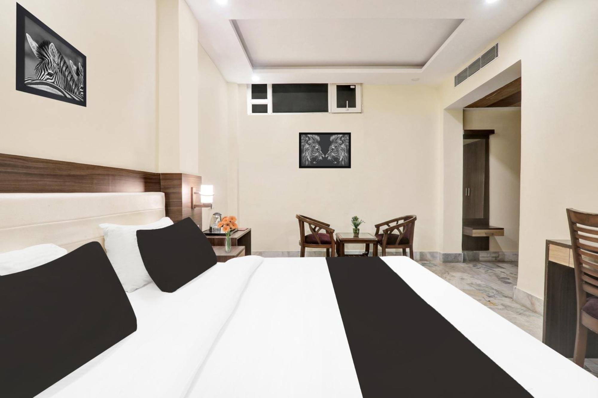 Super Townhouse Kankarbagh Formerly Kunwar Alcajars Patna  Eksteriør billede