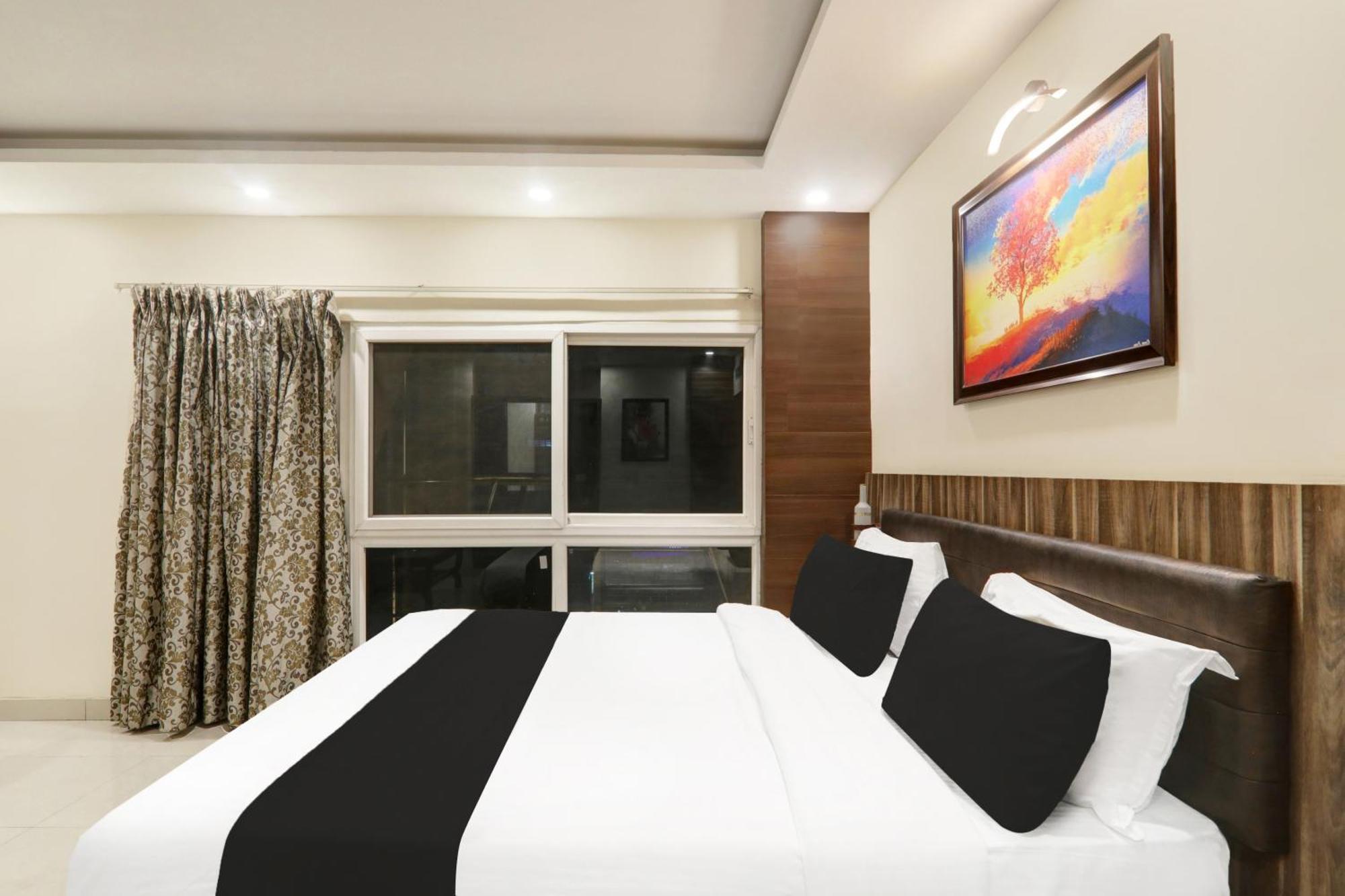 Super Townhouse Kankarbagh Formerly Kunwar Alcajars Patna  Eksteriør billede