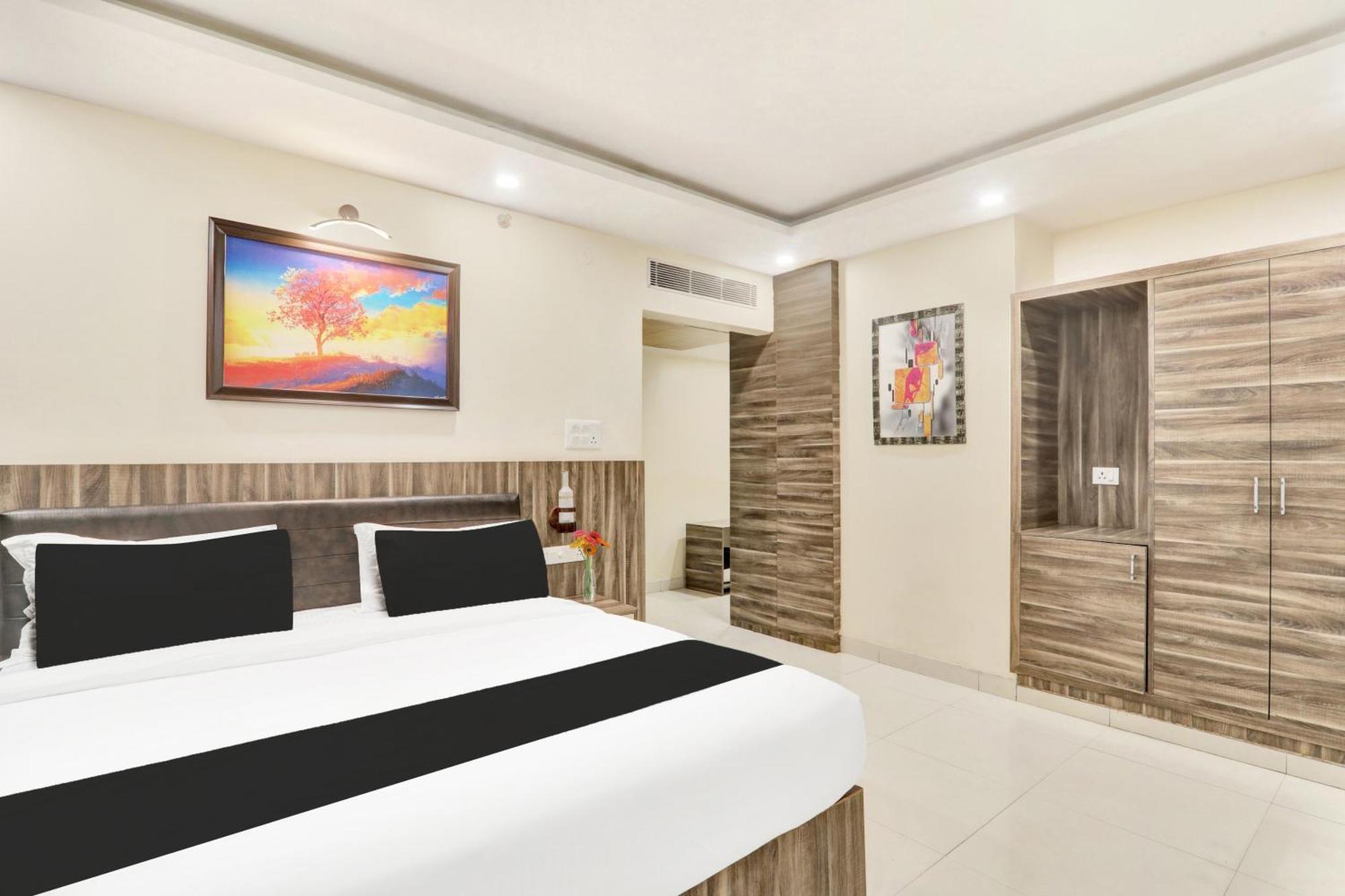 Super Townhouse Kankarbagh Formerly Kunwar Alcajars Patna  Eksteriør billede
