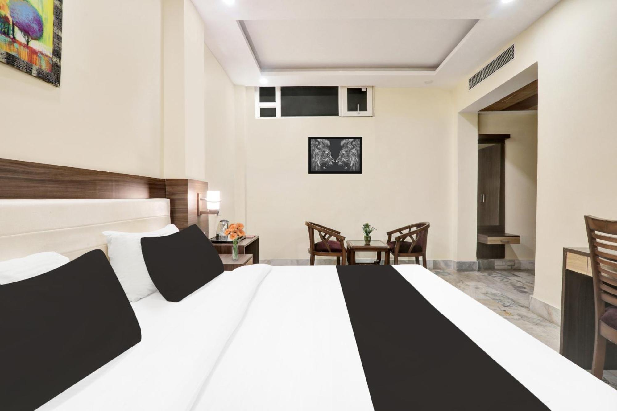 Super Townhouse Kankarbagh Formerly Kunwar Alcajars Patna  Eksteriør billede