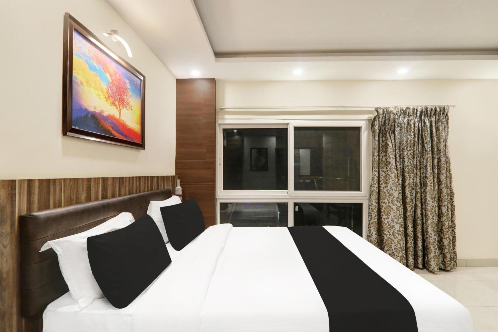Super Townhouse Kankarbagh Formerly Kunwar Alcajars Patna  Eksteriør billede