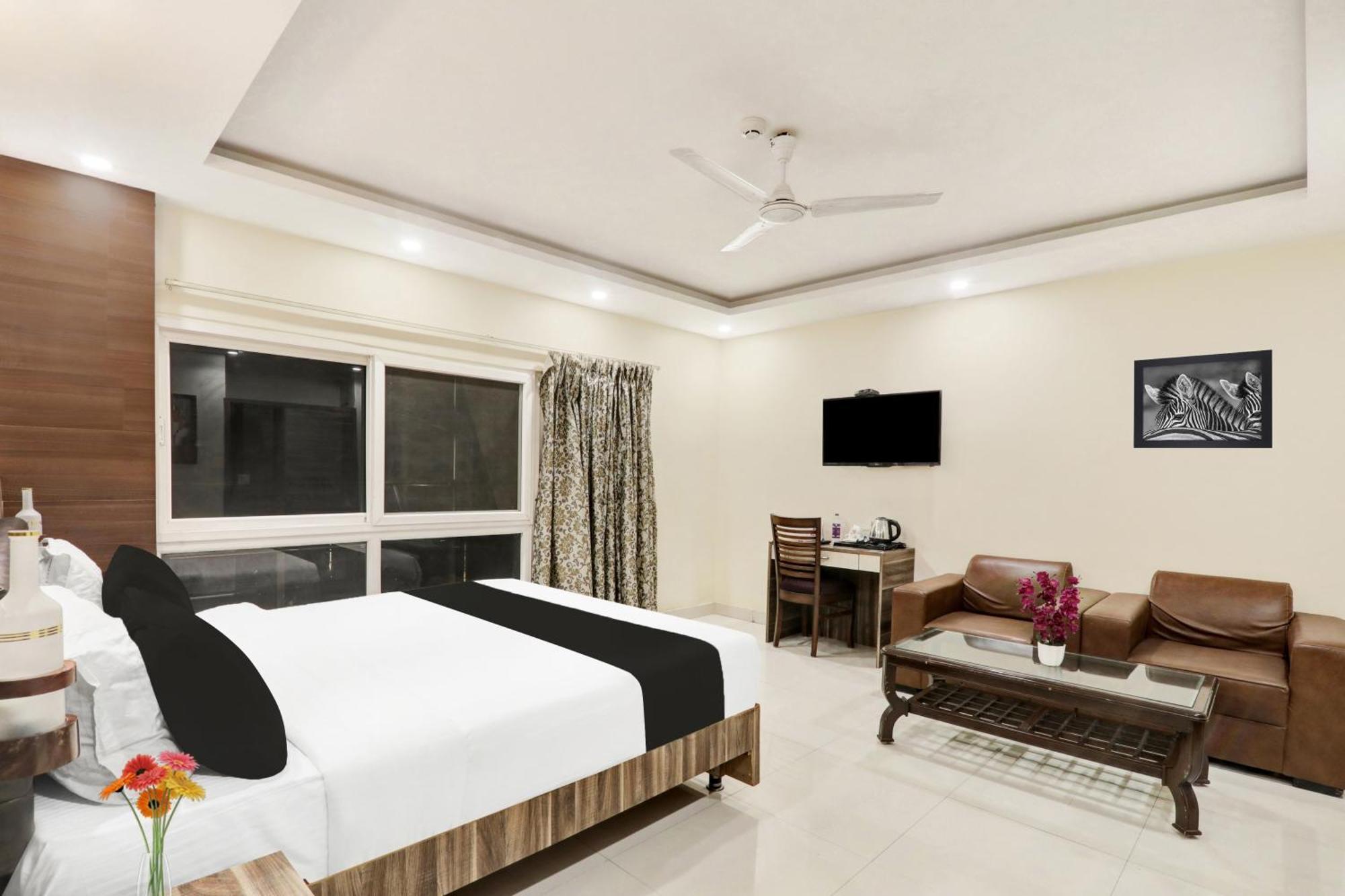 Super Townhouse Kankarbagh Formerly Kunwar Alcajars Patna  Eksteriør billede